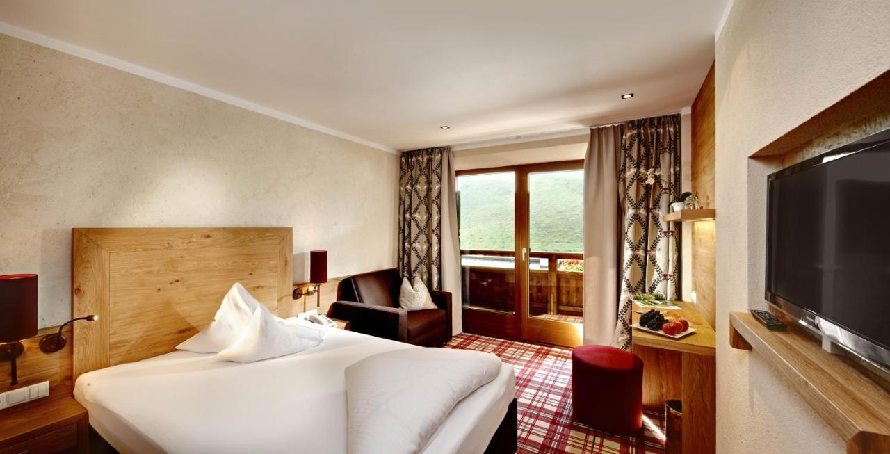 Hotel Berghof Crystal Spa & Sports Тукс Екстериор снимка