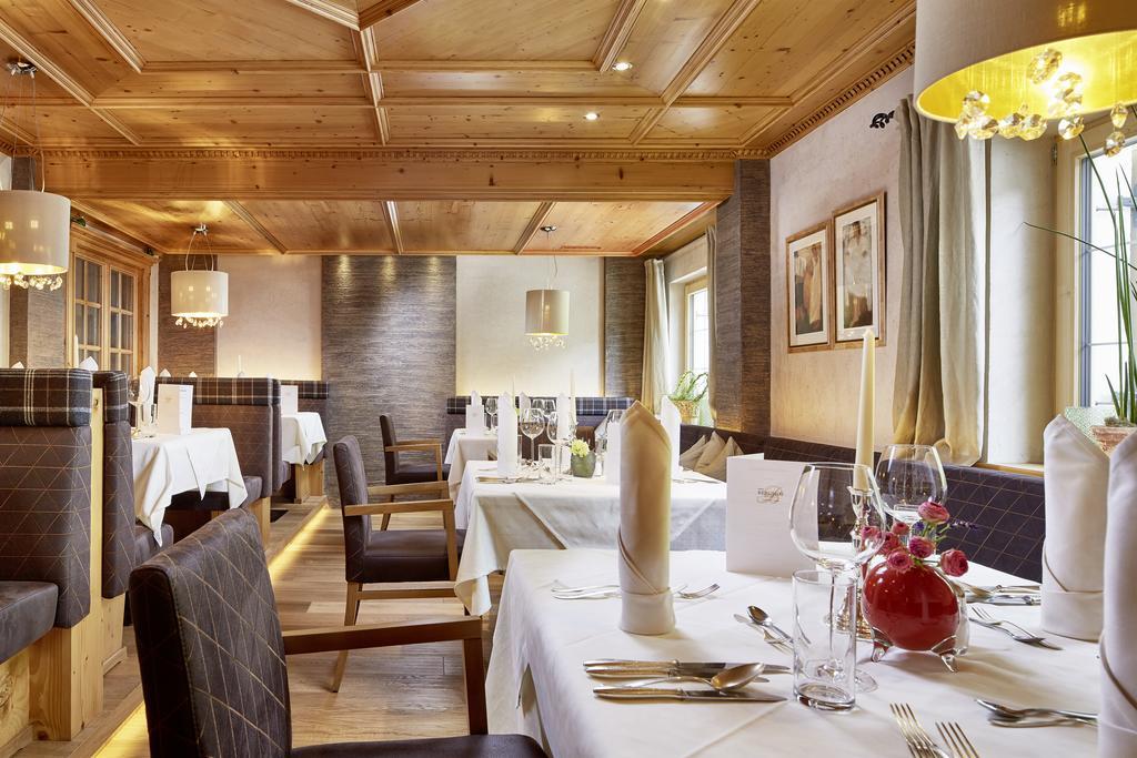 Hotel Berghof Crystal Spa & Sports Тукс Екстериор снимка